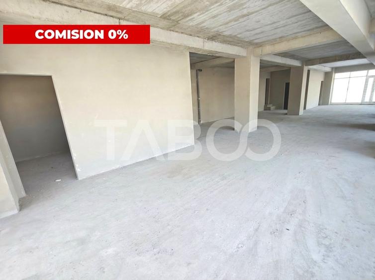 Spatiu comercial cu vitrina si 4 locuri de parcare - COMISION 0 - 2