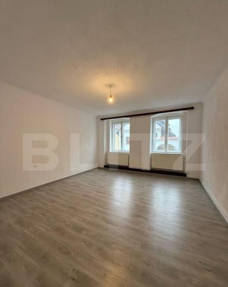 Apartament cu 3 camere, 91 mp, situat in centrul Istoric - 2