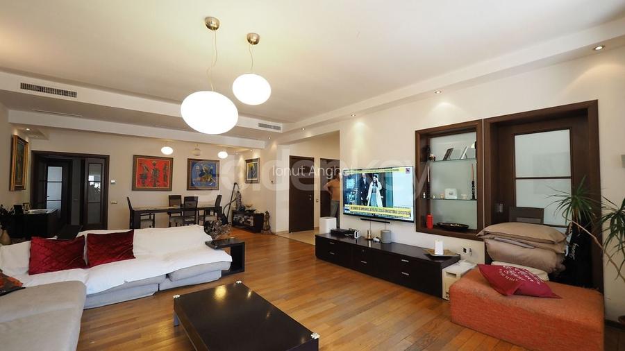 Apartament spatios cu 4 camere, 3 bai | 250mpc | 2 garaje