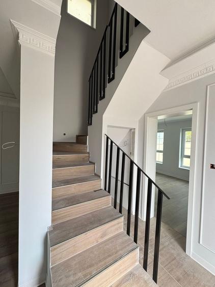 Duplex despartit prin camera tehnica - 4 camere Toate Utilitatile - 4