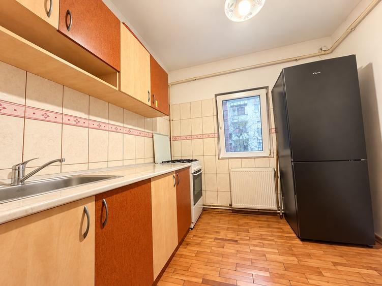 Apartament cu 2 camere semidecomandat în Soarelui
