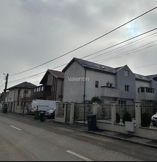 Casa tip triplex P+E+M, casa 1 din 3 (cu iesire la strada) - proprietar Casa tip triplex P+E+M, casa 1 din 3 (cu iesire la strada) - proprietar