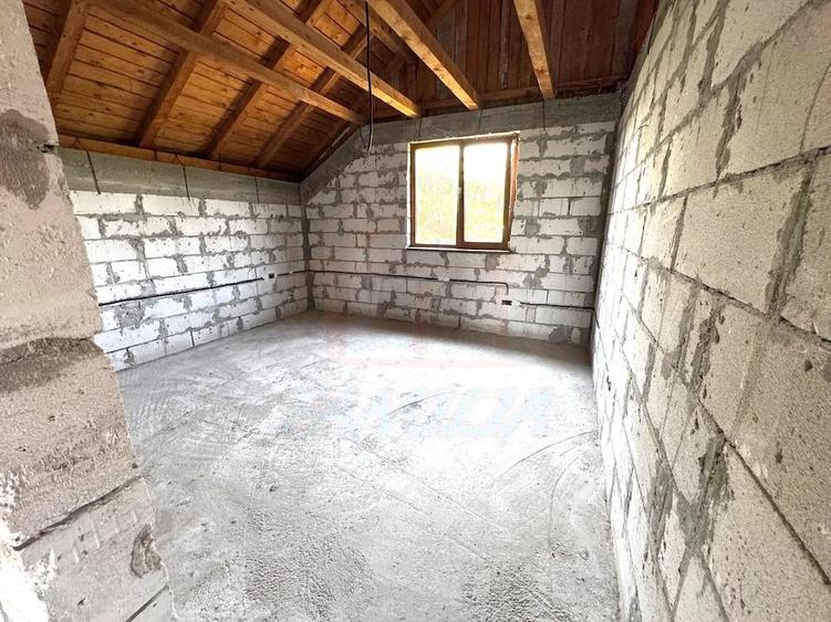 99.900 Euro casa+teren 1000 mp(concesiune) in com Sendreni - 8