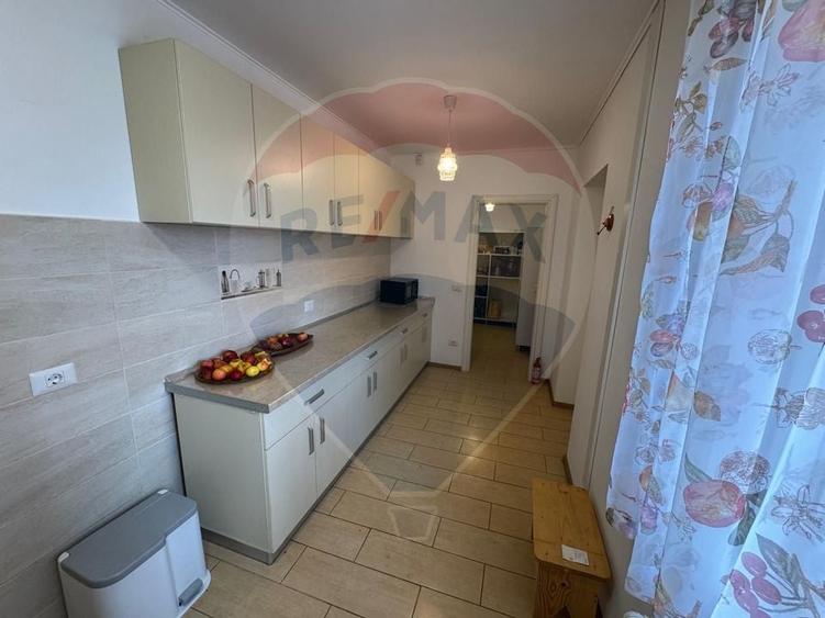 Casă / Vilă cu 6 camere de vânzare în zona Darmanesti - 4