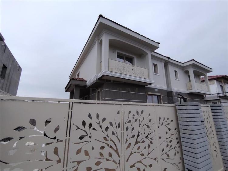 Duplex superb - Separat prin spatiu de depozitare - bucatarie inchisa. - 1