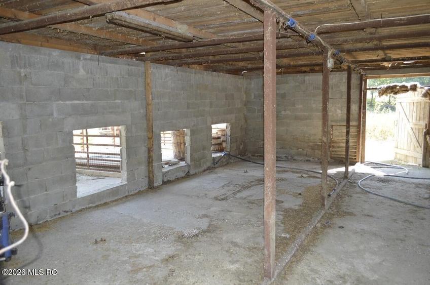 Bogati - Glimbocel, Ferma Zootehnica, Cladiri 1996 mp, Teren 4.89 ha - 25