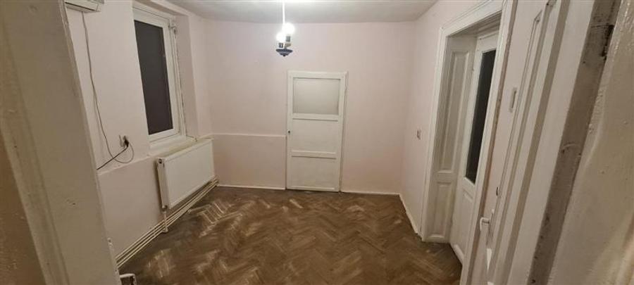 Casa individuala - garsoniera la curte  0 comision ( curtea comuna) Nicolae Iorg - 8