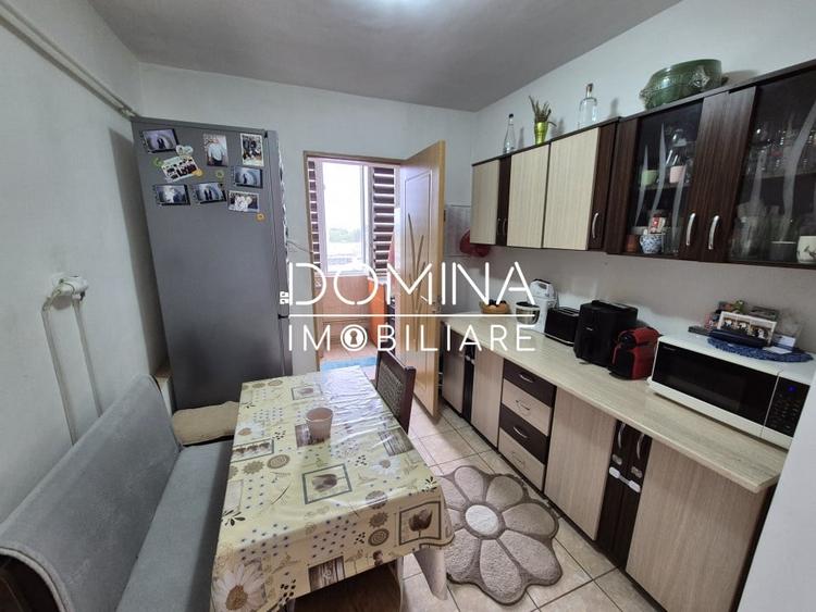 Vanzare apartament 2 camere, decomandat, zona linistita, strada Zambilelor - 4