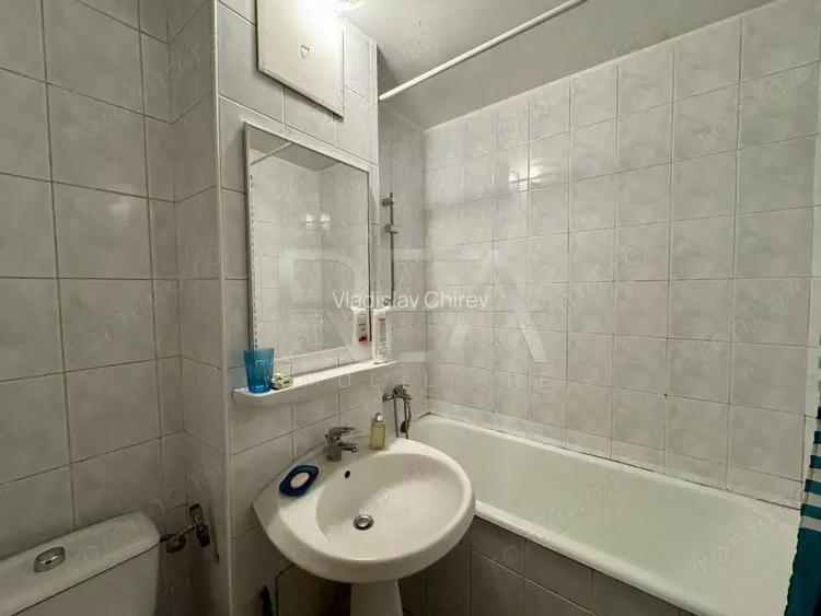 4 camere in bloc solid la 7 minute metrou Piata VIctoriei