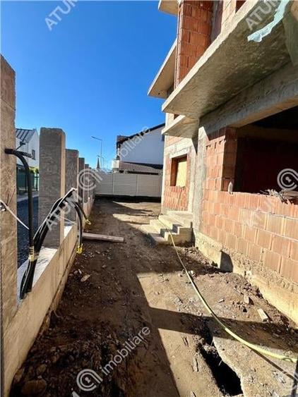 Casa cu 4 camere 2 bai si teren de 230 mp Selimbar - 23