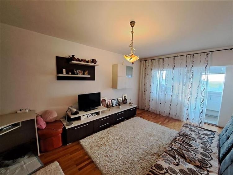 3 camere decomandat, centrala termica, etaj intermediar aproape de Complexul Stu - 2