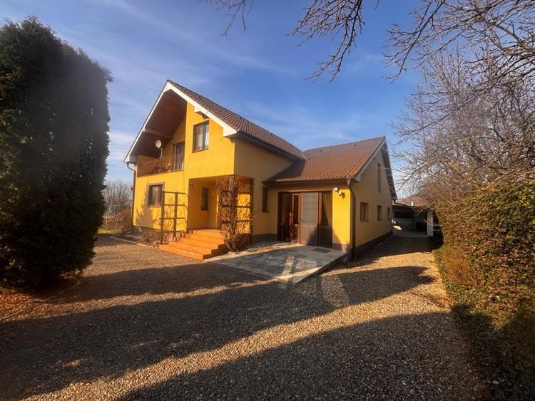 Casă spațioasă cu 3 dormitoare, două terase și două fronturi–15 km de Bistrita - 1