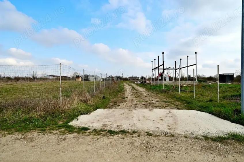 VANZARE TEREN 2000 mp 50euro mp intravilan utilitati in Izvorani la 140 metri de Delta SNAGOV - 1