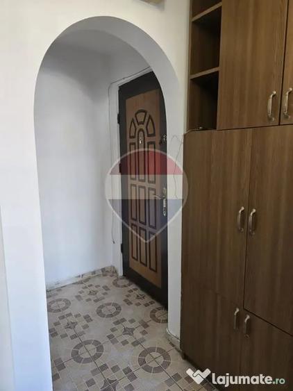 Apartament cu 2 camere semidecomandat în Progresul