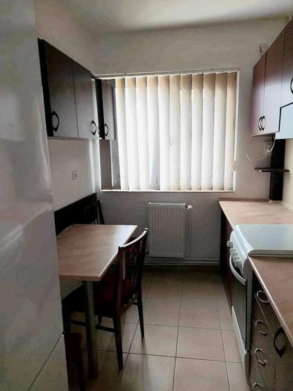 Apartament cu 3 camere semidecomandat în Palat