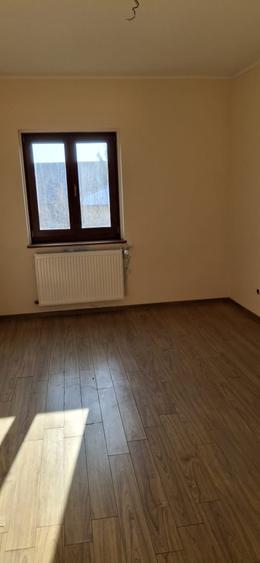 Casă cu 9 camere cu Canalizare în Tăbăcari