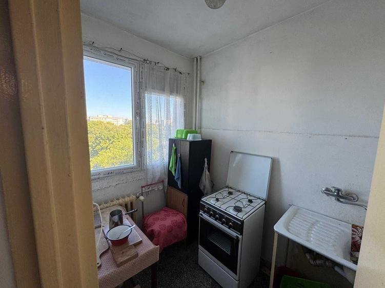 Garsonieră decomandată în Apărătorii Patriei