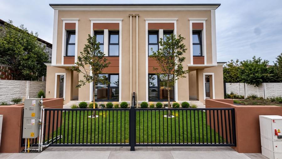 Duplex cu 4 camere cu Canalizare în Ghiroda