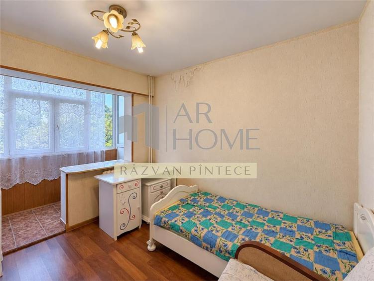 Apartament cu 4 camere decomandat, mobilat în Vest