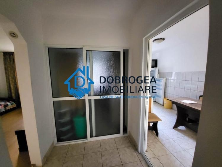 Apartament cu 4 camere semidecomandat, mobilat în Spitalului