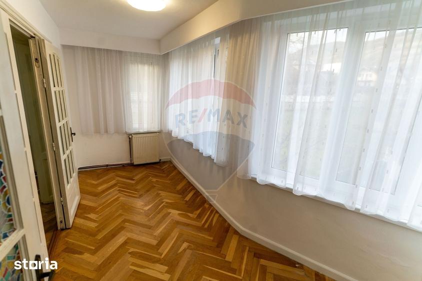 Casă cu 6 camere cu Teren 404 Mp în Centru Vechi