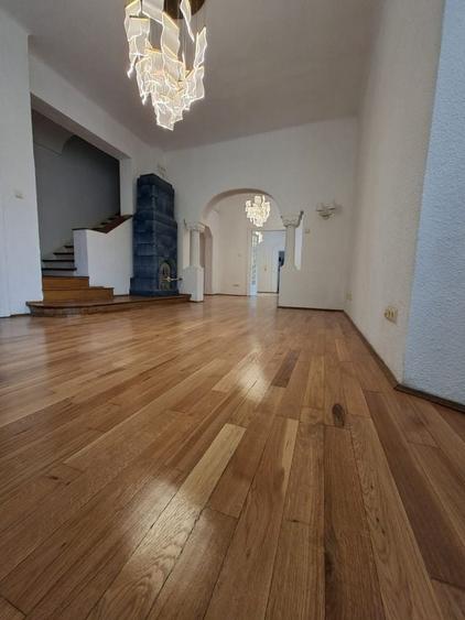 Casă cu 10 camere cu Teren 280 Mp în Pache Protopopescu