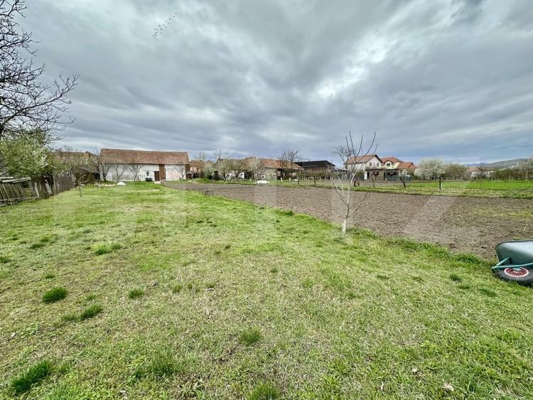 Casă individuală cu 3 camere cu Canalizare în Totoi