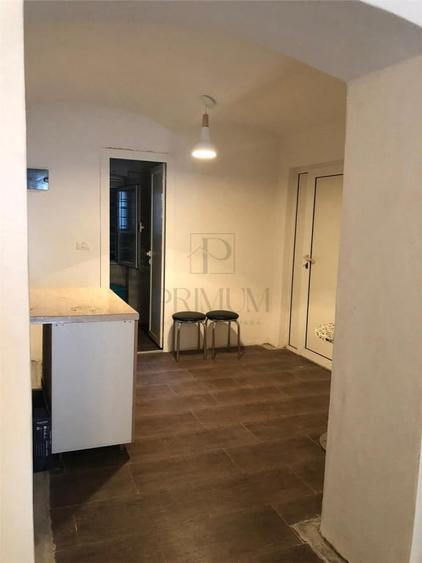 Spatiu comercial - semicentral - toate utilitatiile - 2 intr - 7