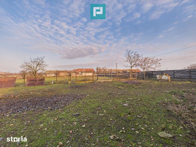 Casă cu 3 camere cu Teren 2800 Mp în Central