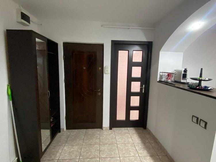 Apartament cu 2 camere decomandat în 1 Mai