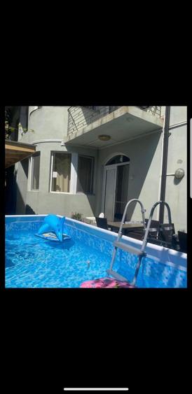 Casă cu 16 camere cu Piscina în Central