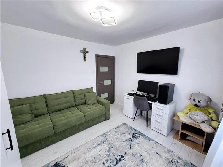 Apartament cu 3 camere decomandat, mobilat în Cug