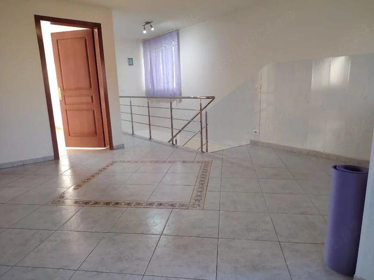 Casă cu 7 camere cu Teren 1600 Mp în Potigrafu