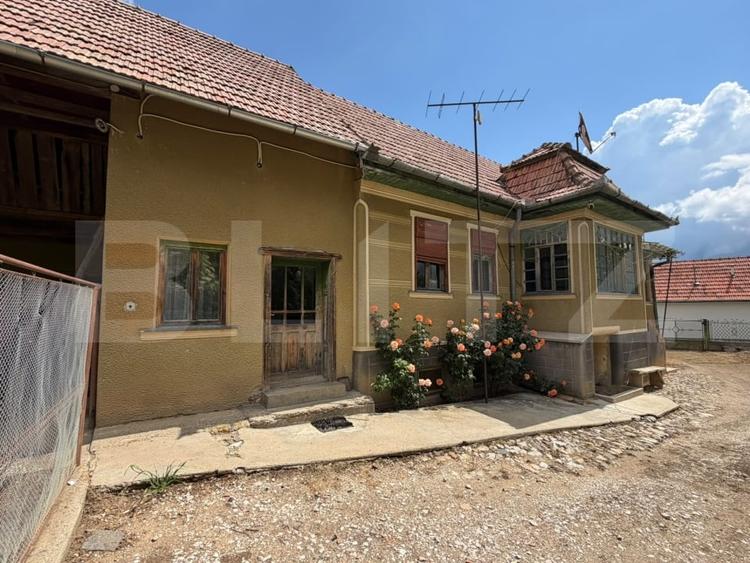 Casă individuală cu 3 camere cu Teren 1687 Mp în Central