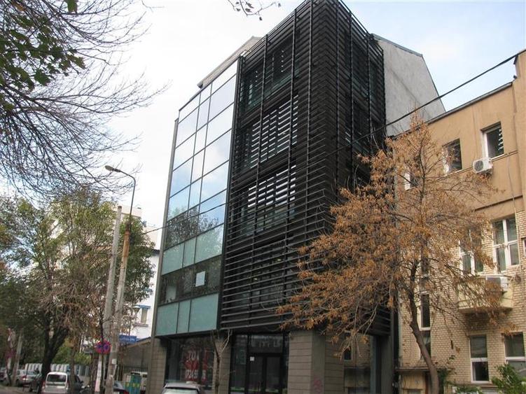 Vanzare cladire de birouri - stradala - Titulescu - 1