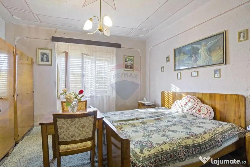 Casa de vanzare, pozitie excelenta, la intrare in Loc. G... - 1