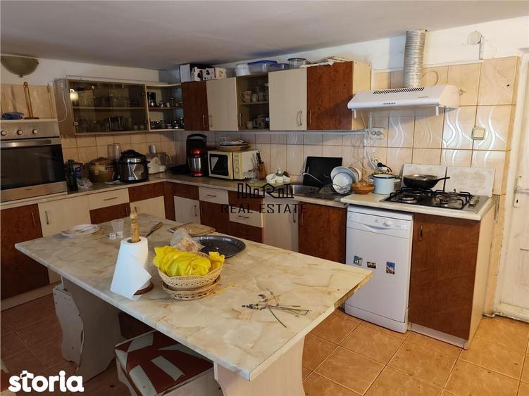Proprietate spatioasa de vanzare in Gaesti, Dambovita - ideala pentru - 10