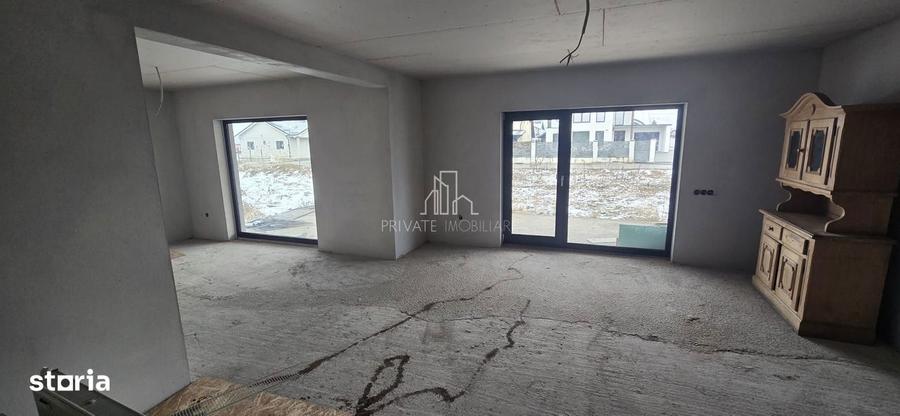 Casa 283 Mp/ Teren 835 Mp, Nou Construita, Solovastru, Zona Reghin - 2