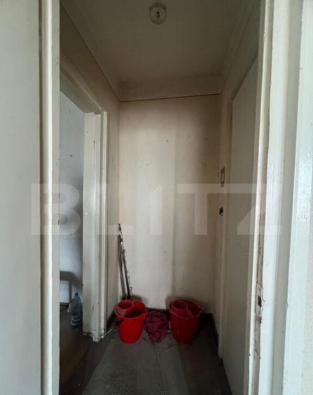 Apartament cu 3 camere, 48mp, de renovat, zona Micro 3 - 1