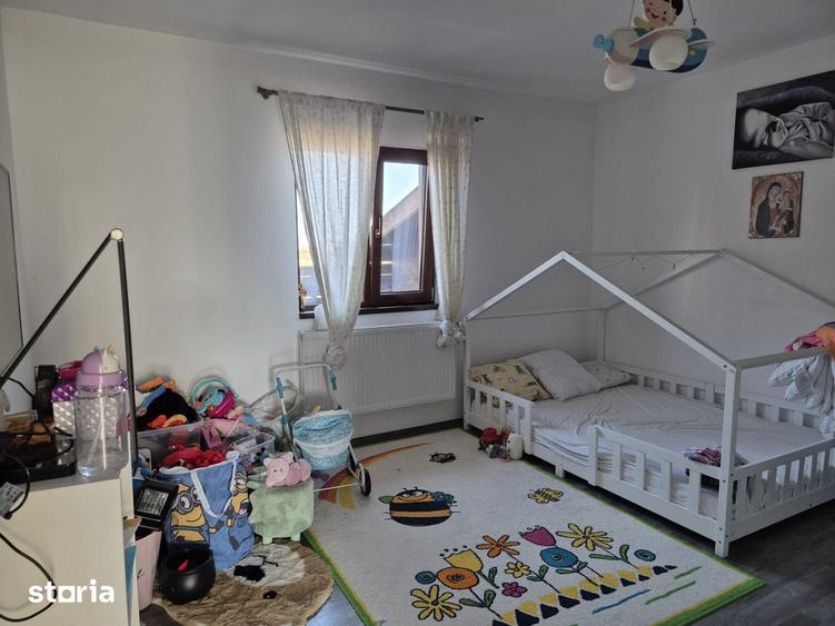 Casă cu 4 camere cu Teren 300 Mp în Crevedia