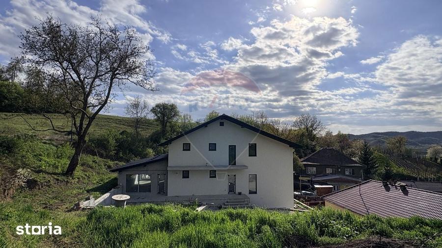 Casa noua, premium, cu panorama superba asupra ora?ului - 18