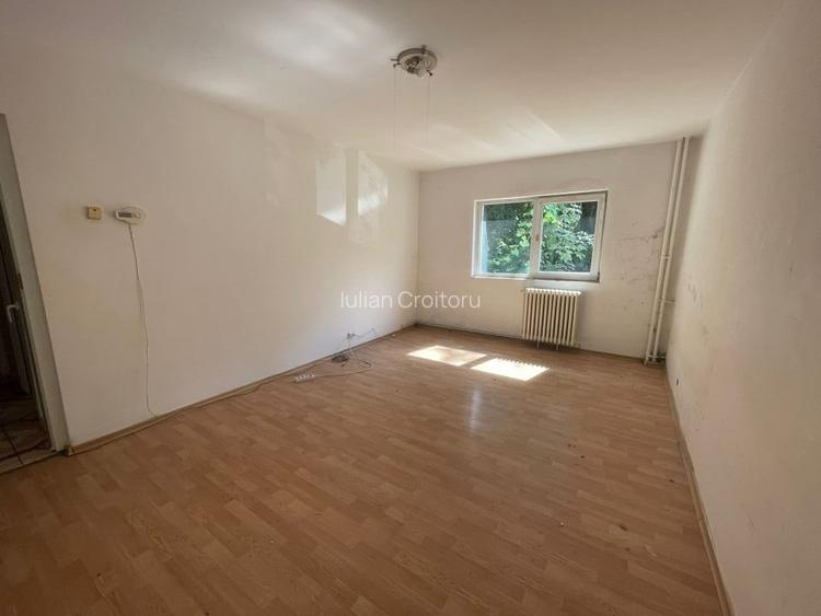 Apartament 2 camere decomandat, etaj 1/4, Clopotari