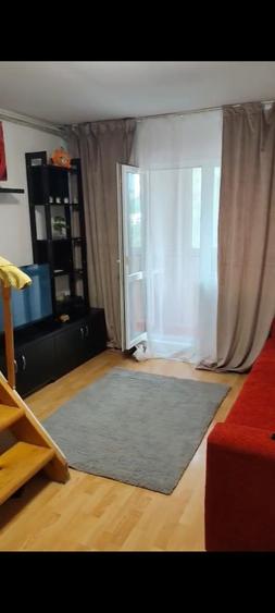 Apartament cu 2 camere decomandat în Apărătorii Patriei
