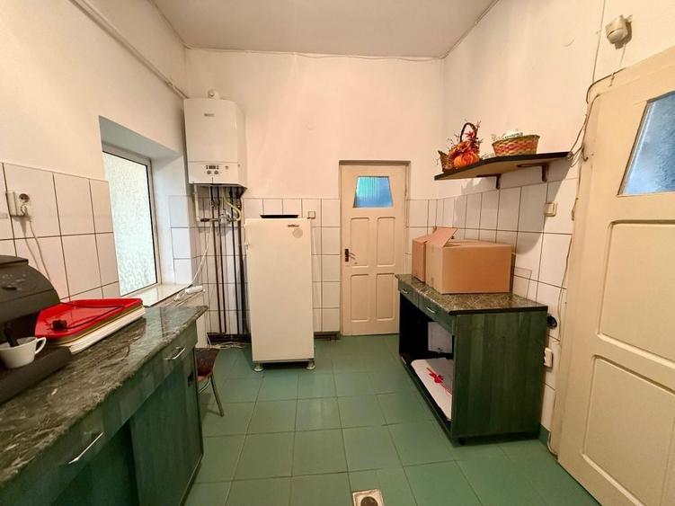 Spatiu comercial de inchiriat, 110 mp, zona Piata, str Iuliu Maniu - 6