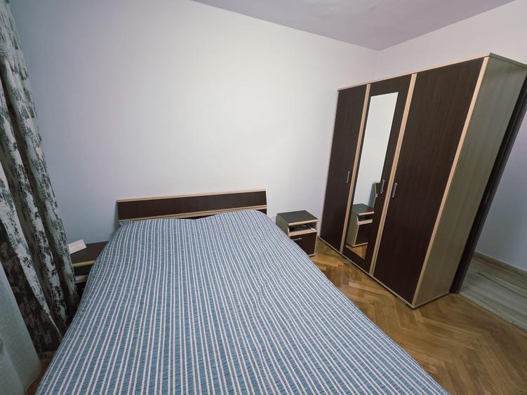 Vand apartament 3 camere decomandat Tractorul cu loc de parcare - 14