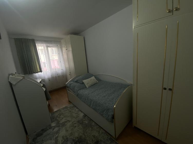 DE VÂNZARE: Apartament 3 camere Zarnesti  - 4