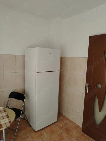 Propr. ofer ptr. inchiriere gars. 35 mp,ptr.minim un an de zile,la 375 E luna,la Eroii Revolutiei - 5