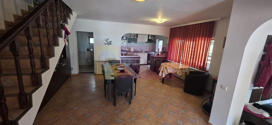 Vila duplex de vanzare cu 4 camere in Azuga - 9