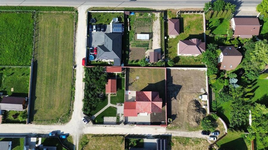 Vila la rosu intr o zona rezidentiala exclusivista Halchiu - 9