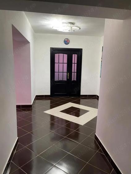 Apartament de vanzare 3 camere Piata Neam? zona 1 mai - 6